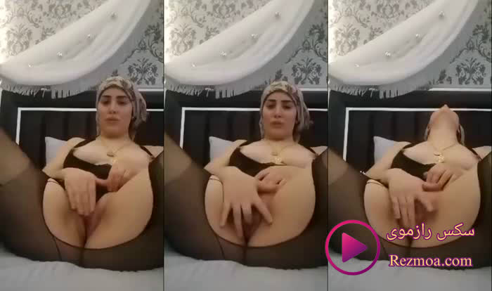 نودز لمحجبة مصرية بتفرك في كسها وهي على ناااار عشان تتناك بس للأسف مافيش حد عاوز ينيكها